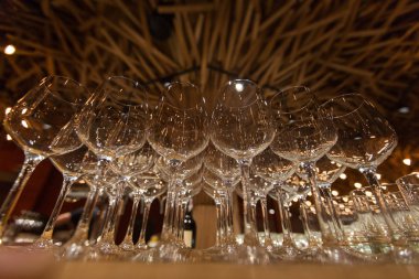 Şarap bardakları inwarm hafif çatı Restoran