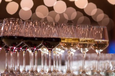 Şarap bardakları inwarm hafif çatı Restoran