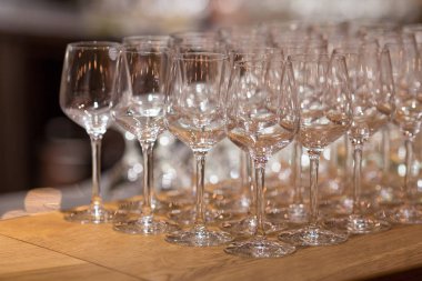 Şarap bardakları inwarm hafif çatı Restoran