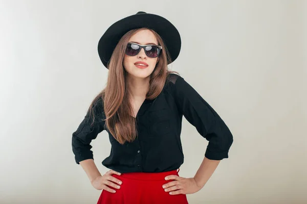 Young Beautiful Fashionable Woman Trendy Makeup Black Hat Glasses Grey — Stock Photo, Image