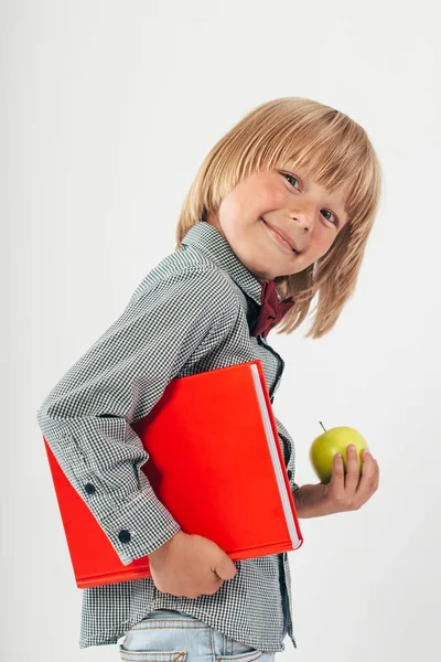 Porträt Eines Glücklichen Schuljungen Roter Fliege Mit Apfel Und Rotem — Stockfoto