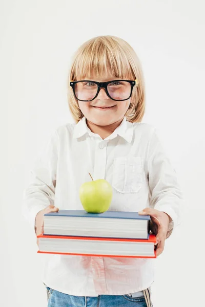 Πορτραίτο Του Happy Μαθητής Βιβλία Και Apple Που Απομονώνονται Λευκό — Φωτογραφία Αρχείου