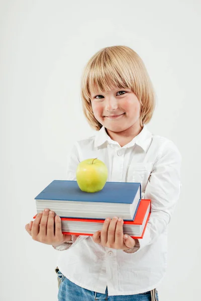 Πορτραίτο Του Happy Μαθητής Βιβλία Και Apple Που Απομονώνονται Λευκό — Φωτογραφία Αρχείου