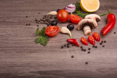 Sağlıklı gıda arka plan / studio fotoğraf farklı meyve ve sebzelerin ahşap masa üzerinde. Uzay kopyalayın. Yüksek çözünürlüklü ürün