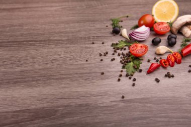 Sağlıklı gıda arka plan / studio fotoğraf farklı meyve ve sebzelerin ahşap masa üzerinde. Uzay kopyalayın. Yüksek çözünürlüklü ürün