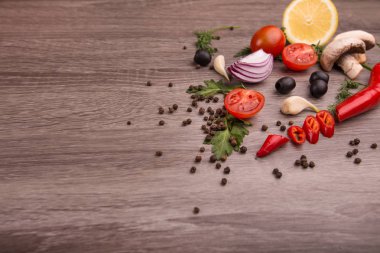 Sağlıklı gıda arka plan / studio fotoğraf farklı meyve ve sebzelerin ahşap masa üzerinde. Uzay kopyalayın. Yüksek çözünürlüklü ürün