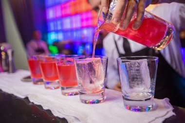 Renkli ışıklar arka plan cam yemekleri