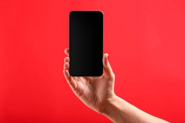 Cep telefonunuzun renk arka plan üzerinde kırık ekran. 