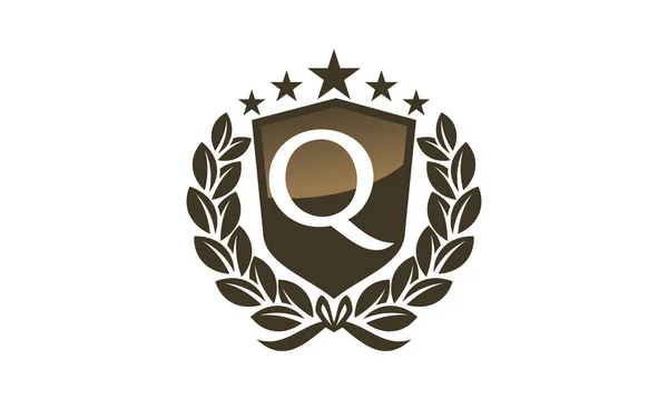 Escudo de Vip real hoja inicial Q — Vector de stock