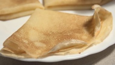 Frenk üzümü reçeli ile Pancakes