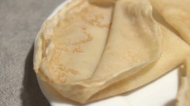 Frenk üzümü reçeli ile Pancakes