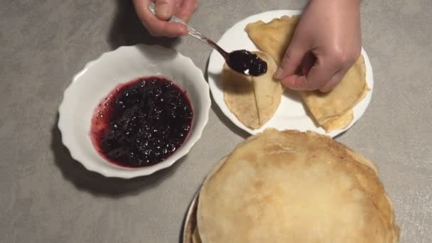 Pancakes with currant jam — Stock Video