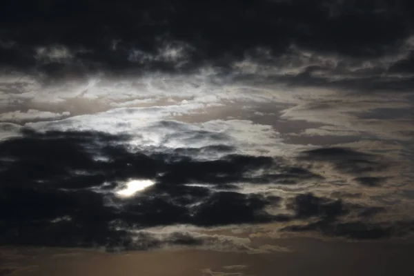 Pôr do sol com nuvens de tempestade — Fotografia de Stock