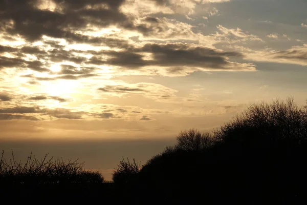 Pôr do sol colorido com nuvens — Fotografia de Stock