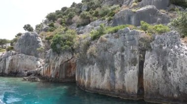 Kekova Adası 'nın kuzeyindeki batık antik Dolichiste şehrinin kalıntıları. 2. yüzyılda yıkıcı deprem