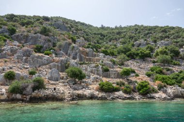 Kekova Adası 'nın kuzeyindeki batık antik Dolichiste şehrinin kalıntıları. 2. yüzyılda yıkıcı deprem