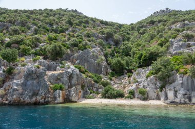 Kekova Adası 'nın kuzeyindeki batık antik Dolichiste şehrinin kalıntıları. 2. yüzyılda yıkıcı deprem