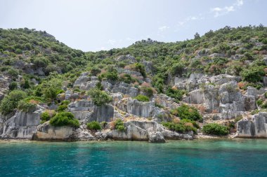 Kekova Adası 'nın kuzeyindeki batık antik Dolichiste şehrinin kalıntıları. 2. yüzyılda yıkıcı deprem