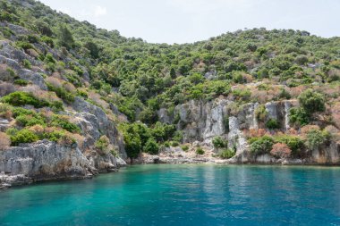Kekova Adası 'nın kuzeyindeki batık antik Dolichiste şehrinin kalıntıları. 2. yüzyılda yıkıcı deprem