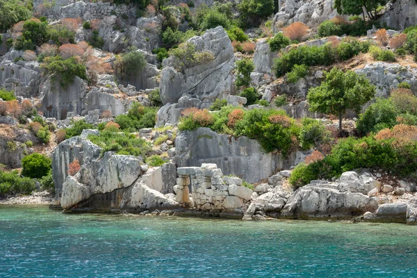 Kekova Adası 'nın kuzeyindeki batık antik Dolichiste şehrinin kalıntıları. 2. yüzyılda yıkıcı deprem