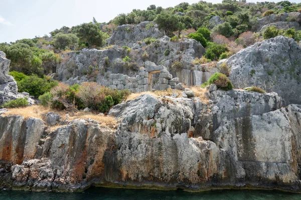 Kekova Adası 'nın kuzeyindeki batık antik Dolichiste şehrinin kalıntıları. 2. yüzyılda yıkıcı deprem