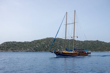 Kalekoy Simena, Türkiye - 3 Haziran 2019: Türkiye 'nin Kekova adası yakınlarındaki turistik yat gezisi