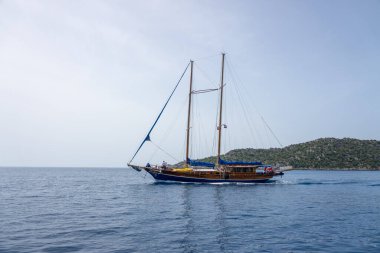 Kalekoy Simena, Türkiye - 3 Haziran 2019: Türkiye 'nin Kekova adası yakınlarındaki turistik yat gezisi
