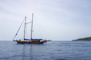 Kalekoy Simena, Türkiye - 3 Haziran 2019: Türkiye 'nin Kekova adası yakınlarındaki turistik yat gezisi