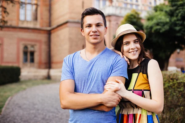Love couple walking in the city streets — Stock Photo, Image