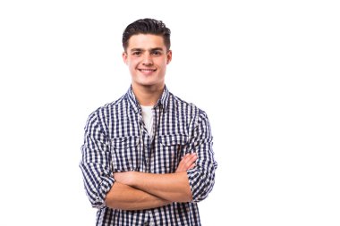 Çapraz elle gömlekli adam.