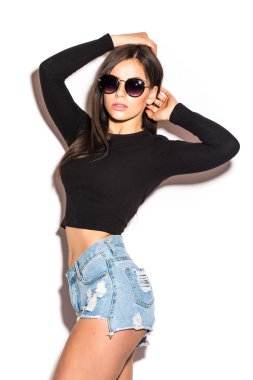 Moda kız beyaz arka plan