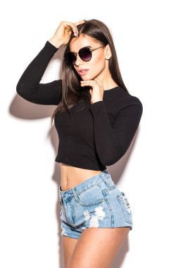 Moda kız beyaz arka plan