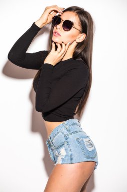 Moda kız beyaz arka plan