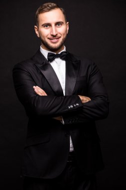 Takım elbiseli bir şovmen