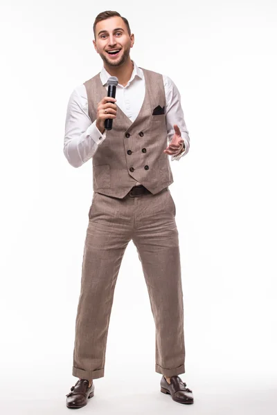 Young man in suit singing over the microphone with energy. — Stock Photo, Image