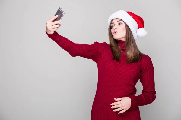 Vrouw nemen selfie op telefoon — Stockfoto