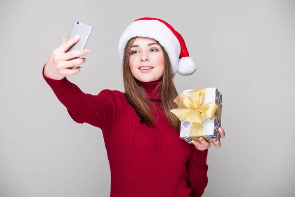 Vrouw nemen selfie op telefoon — Stockfoto