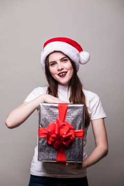 Noel hediye kutusu kadınla.