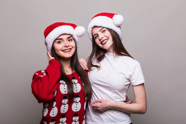 Dos adolescentes en sombrero de santa —  Fotos de Stock