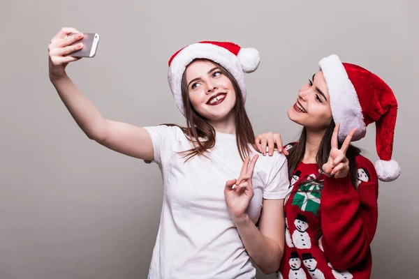 Two teenegers girls in santa hat — Stock Photo, Image