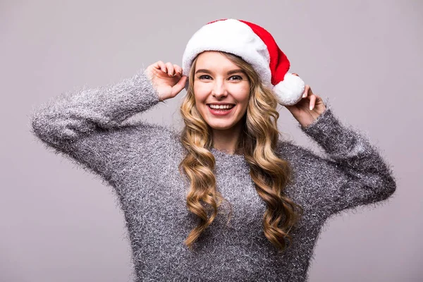 Menina feliz no Natal Santa chapéu isolado no fundo branco — Fotografia de Stock