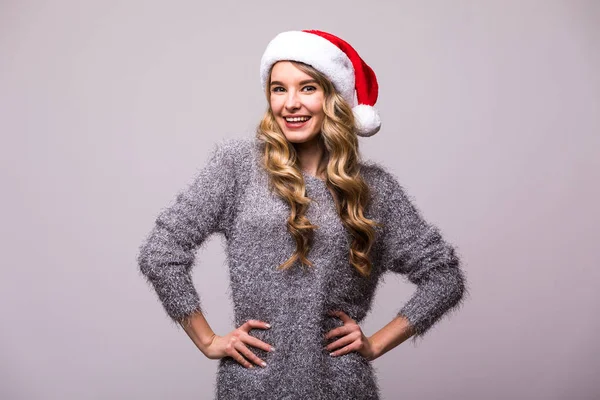 Donna in Natale cappello Babbo Natale isolato su sfondo bianco — Foto Stock