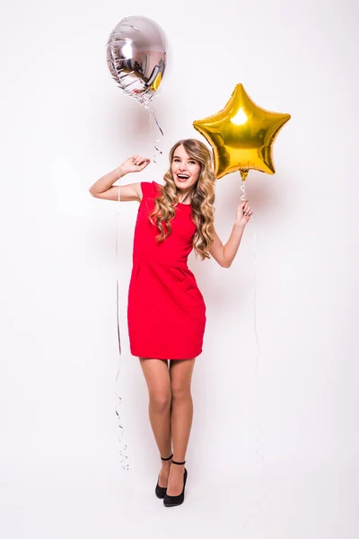 Ung kvinna med guld och silver ballong leende isolerade på vit — Stockfoto