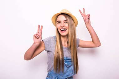 Mutlu kız beyaz şapkalı. Yaz tatil ruh hali