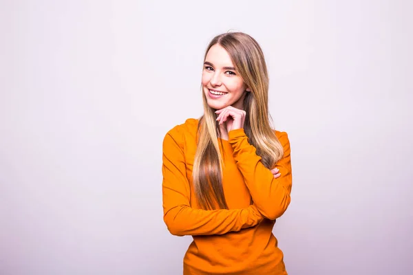 Boldog szőke lány narancssárga póló, fehér — Stock Fotó