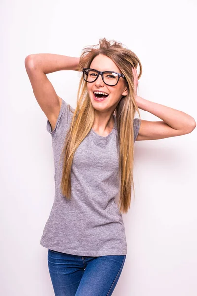 Menina loira feliz em óculos no fundo branco — Fotografia de Stock