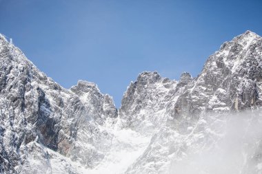 Kış aylarında yüksek Tatras dağlar.