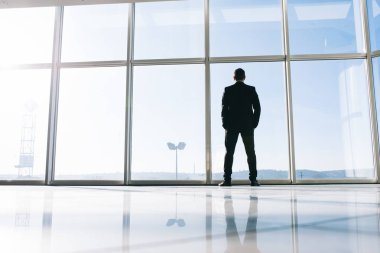 Yeni hedefleri hakkında düşünme işadamı 