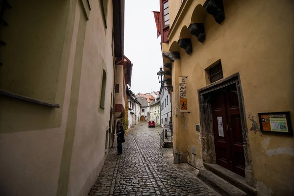 Mint egy pont a turisztikai rendeltetési hely Cesky Krumlov — Stock Fotó