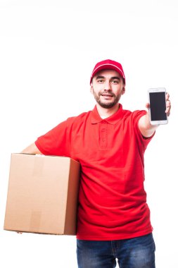 Teslimatçı kutusuyla telefon işaret etti.